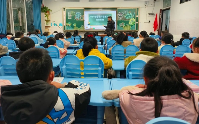 开学啦!多图直击泸州各校开启“热辣滚烫”新学期(图32) 32.jpg