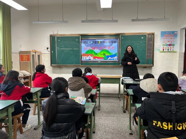 开学啦!多图直击泸州各校开启“热辣滚烫”新学期(图36) 36.jpg