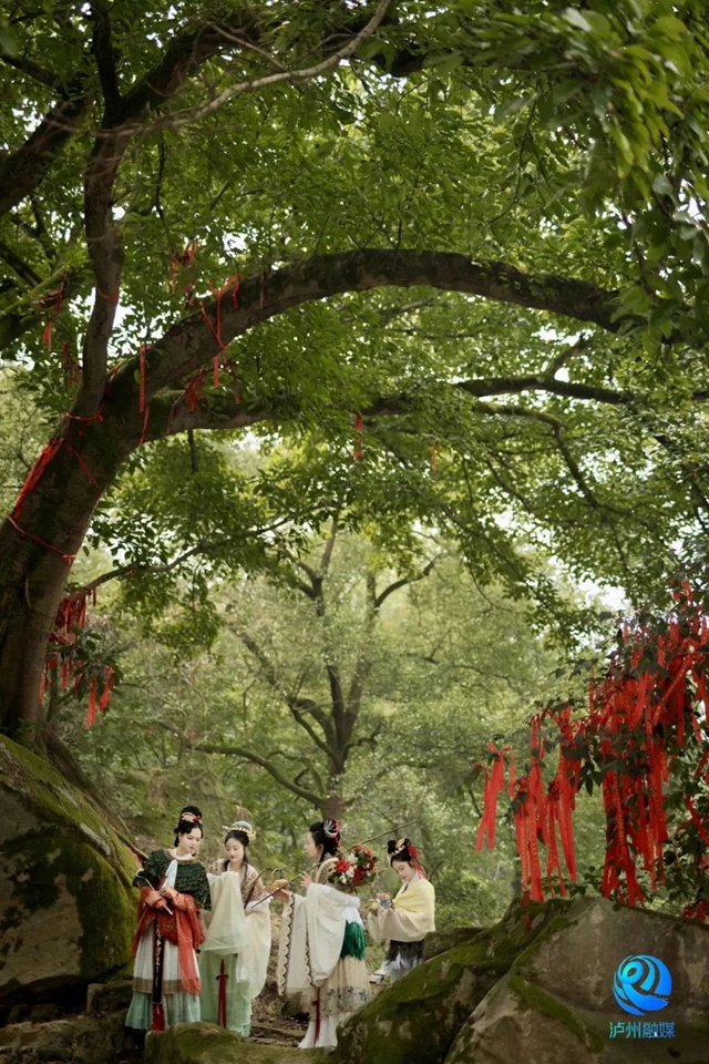 养眼!这群泸州妹儿“复原”文物,重现泸州古代“潮”服饰(图15) 15.jpg