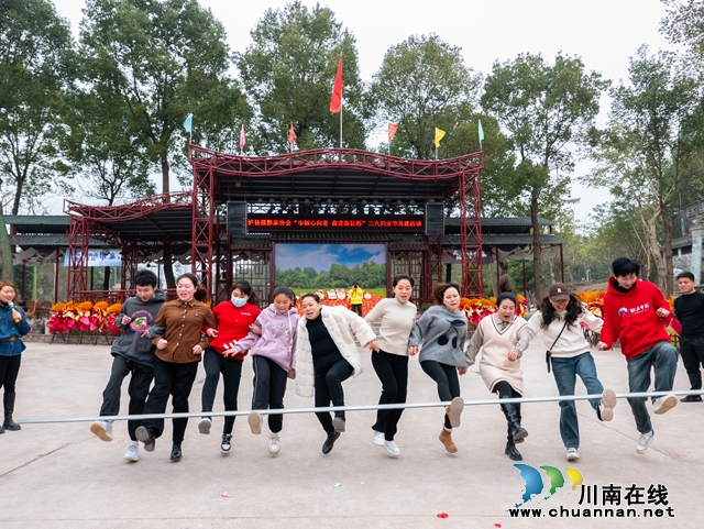 游戏《齐心协力》（张云飞摄）.jpg