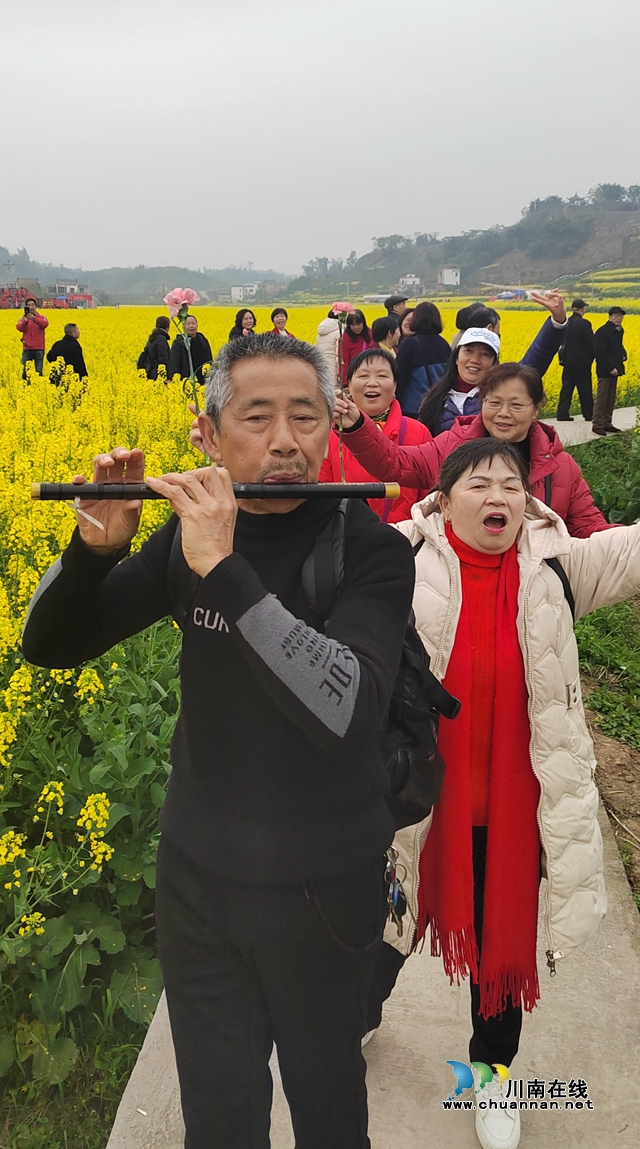 泸县庆“三八”赏菜花健步走活动4.jpg