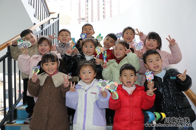 幼儿手工礼物.jpg