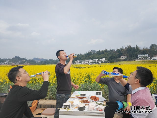乡村美食，乐享春天（曾佐然摄）.jpg
