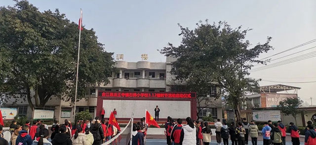 “植”此青绿 看泸州师生变身“绿化大师”(图33) 33.jpg