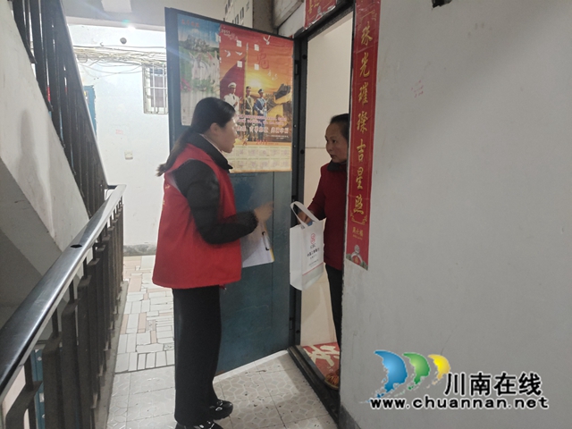 工商银行泸州分行志愿者深入社区倡导文明新风尚(图1) 工行1.jpg