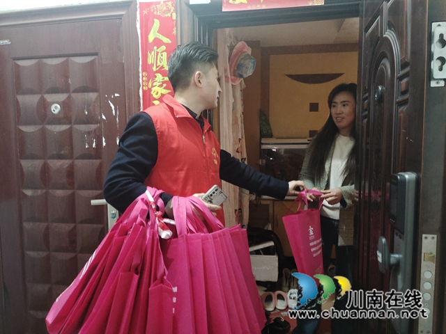 工商银行泸州分行志愿者深入社区倡导文明新风尚(图6) 工行6.jpg