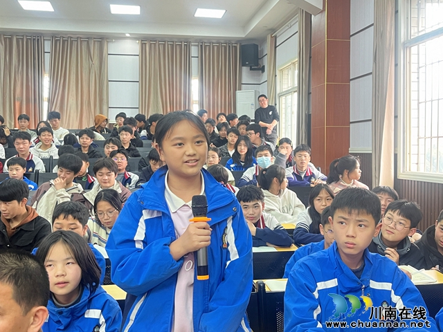 合江县关工委法治宣讲走进九支中学(图2) 2FD208F9@D436DB07.EAD8F365.jpg