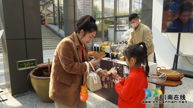 稀奇!酒博会来了酱油鸡尾酒、酱油面包、酱油冰淇淋!(图5) 微信图片_20240321180348.jpg