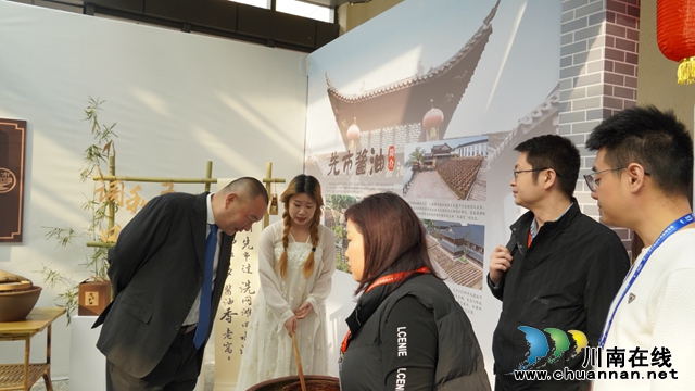 稀奇!酒博会来了酱油鸡尾酒、酱油面包、酱油冰淇淋!(图6) 微信图片_20240321180342.jpg
