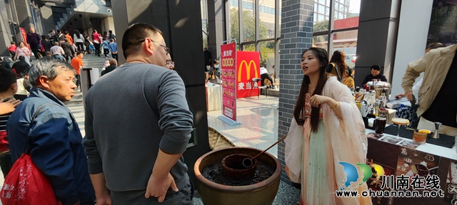 稀奇!酒博会来了酱油鸡尾酒、酱油面包、酱油冰淇淋!(图8) 微信图片_20240321180841.jpg