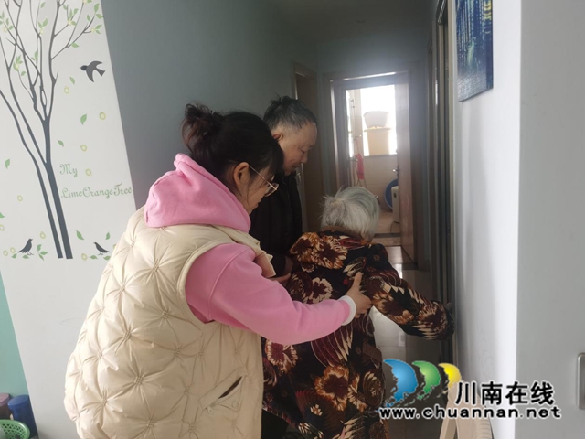 江阳区华阳街道瑞景社区：上门服务暖人心