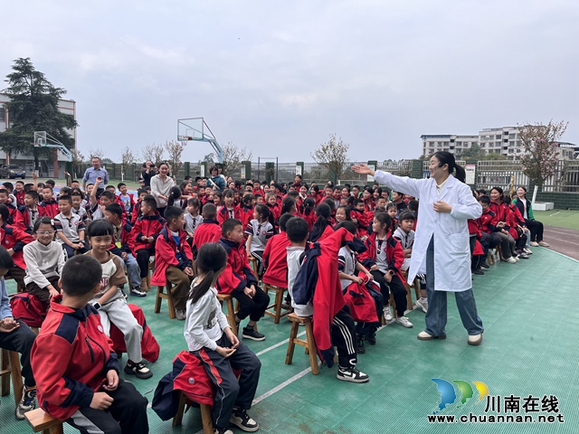 泸州市全国科普日“科技进校园”活动走进泸县天兴镇一心学校