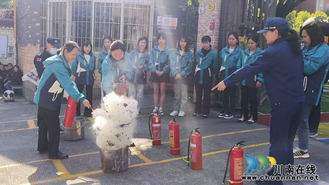 以“演”筑防 护“幼”成长丨泸县城东幼儿园开展消防疏散演练活动