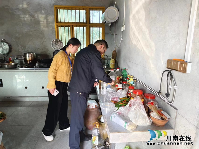 泸县云龙镇开展东皇庙观音会食品安全专项检查