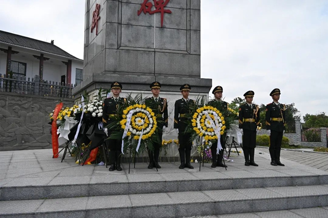 缅怀革命先烈 赓续红色血脉|泸县建校开展主题党日活动(图2) 2.jpg
