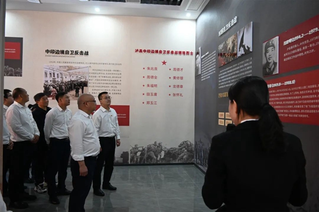 缅怀革命先烈 赓续红色血脉|泸县建校开展主题党日活动(图6) 6.jpg