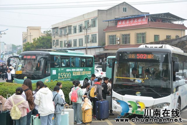 定制公交进校园-(14).jpg