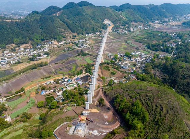 渝昆高铁马鞍山特大桥建成这样了！在宜宾这里→