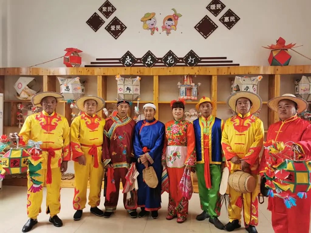 泸州五旬“灯首”传承花灯44载