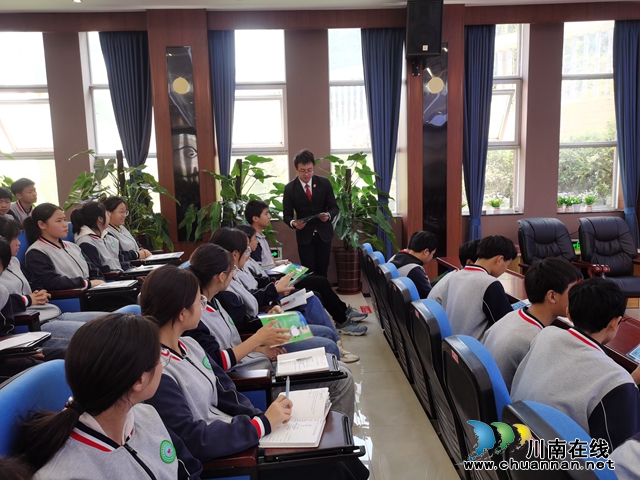 纳溪区法院开展全民国家安全教育日普法活动