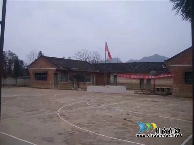 以前的兴隆小学.jpg