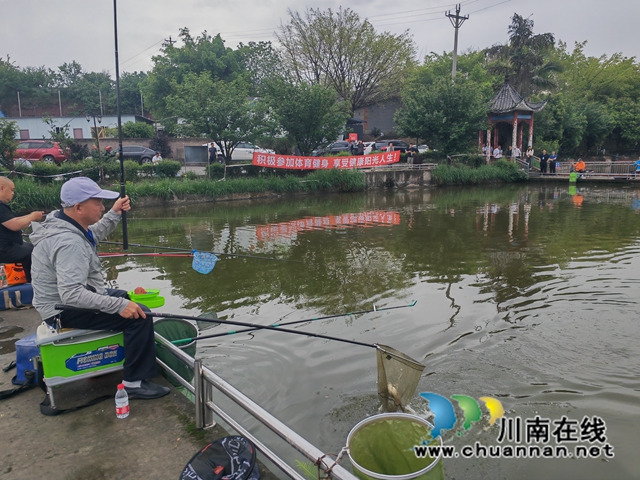 钓鱼比赛（曾佐然摄）.jpg