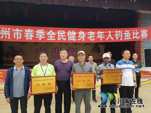 获奖（曾佐然摄）.jpg