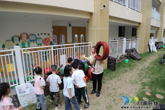 叙永县鱼凫公园幼儿园开展户外野战活动探究