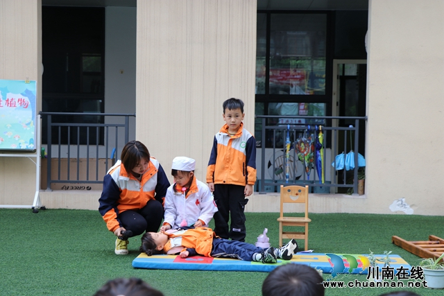 演练中毒救护.jpg