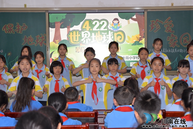5舞蹈《低碳贝贝》.JPG