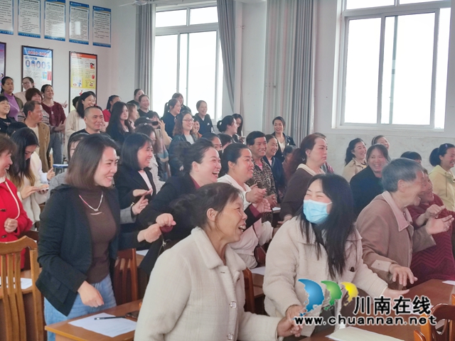 民心守护丨泸县心协“萱草花”家庭教育系列课堂走进天兴镇天兴中心小学校