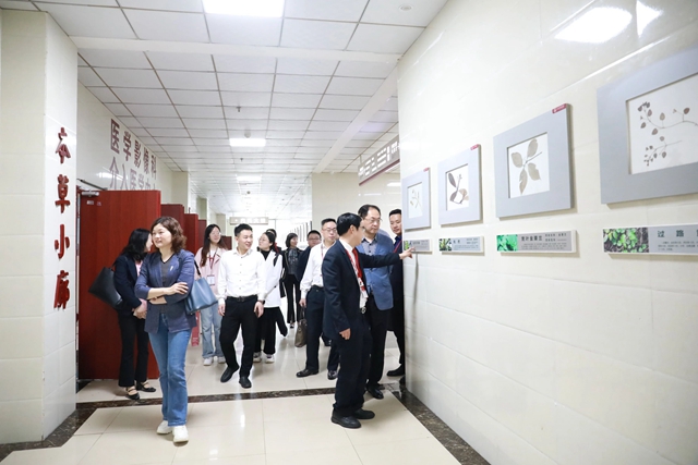 【关注】西南医科大学领导到合江县中医医院开展“访企拓岗”考察调研活动(图2) 微信图片_20240426093725.jpg