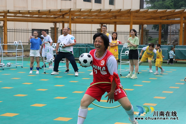 叙永县永宁幼儿园开展中班级亲子足球运动会