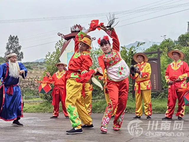 泸州非遗摄影展采风活动启动，首站打卡国家级非遗“古蔺花灯”