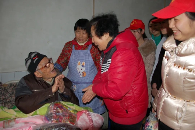 她是四川省第一位“南丁格尔”奖章获得者,85岁仍在工作!她还有个小心愿……(图11) 11.jpg