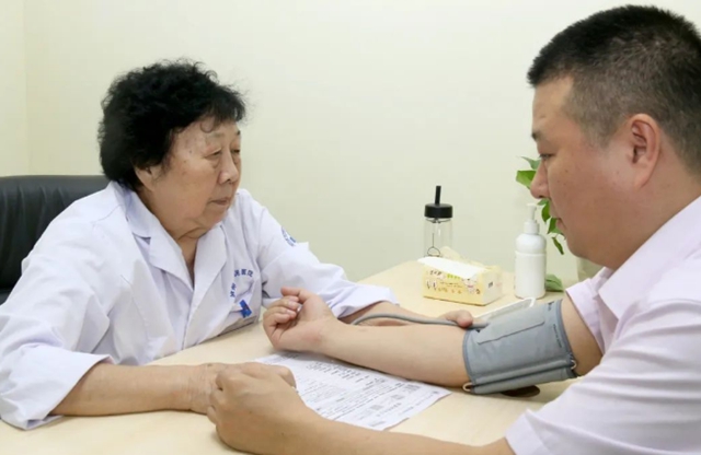 她是四川省第一位“南丁格尔”奖章获得者,85岁仍在工作!她还有个小心愿……(图9) 9.jpg