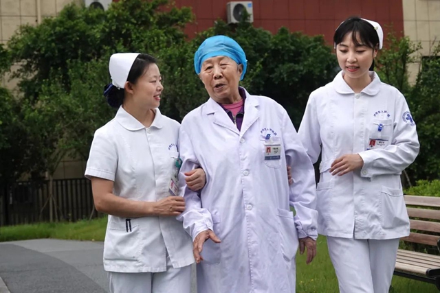 她是四川省第一位“南丁格尔”奖章获得者,85岁仍在工作!她还有个小心愿……(图18) 19.jpg