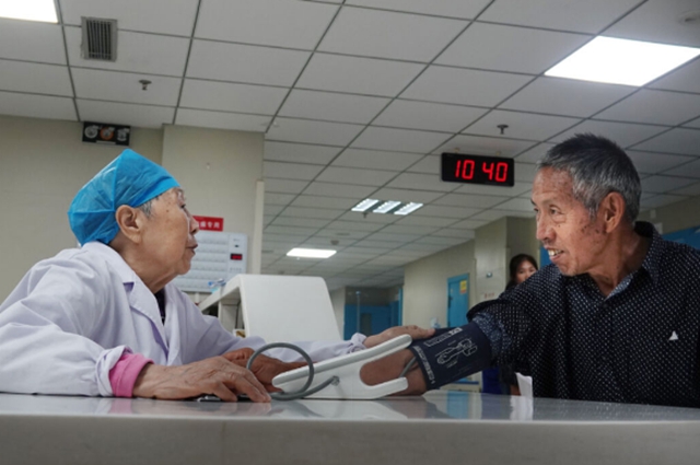 她是四川省第一位“南丁格尔”奖章获得者,85岁仍在工作!她还有个小心愿……(图14) 14.jpg