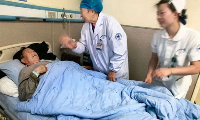 她是四川省第一位“南丁格尔”奖章获得者,85岁仍在工作!她还有个小心愿……(图17) 17.jpg