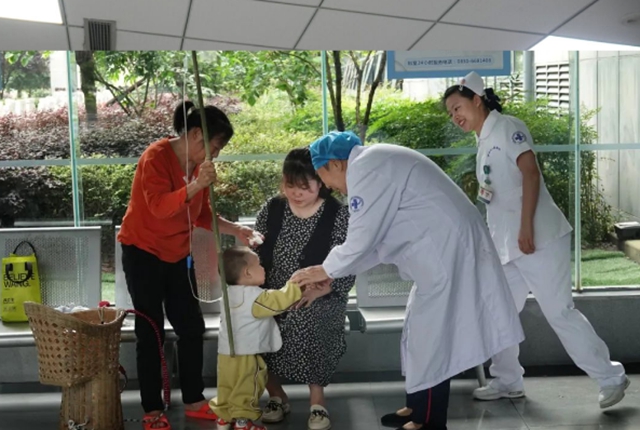 她是四川省第一位“南丁格尔”奖章获得者,85岁仍在工作!她还有个小心愿……(图15) 15.jpg