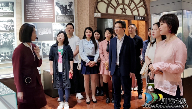 参观会史馆2.jpg