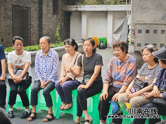 龙马潭区小市街道合道街社区:“阳光问廉”进社区 事事回应解民忧(图1) 微信图片_20240517094759.jpg