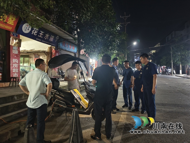 理清消防风险,除清安全隐患|泸县天兴镇开展电动自行车夜查行动(图4) 微信图片_20240524111107.jpg