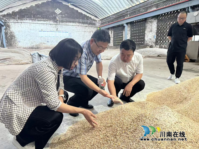 张泽军调研泸州食品生产企业