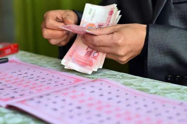 防不胜防！宜宾一男子参加亲戚婚礼，顺手偷走4万礼金