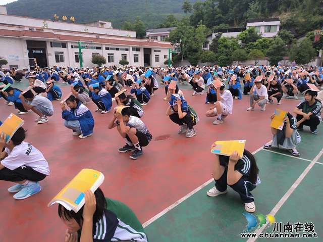守护安全 你我同行丨兴隆中学2024年春期地震逃生安全演练(图2) IMG_20240529_095637.jpg