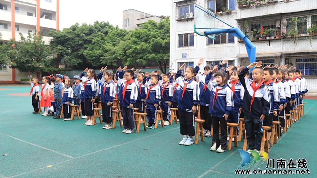 “爱心小书包 点亮大梦想”捐赠活动走进泸县云龙镇上坪学校