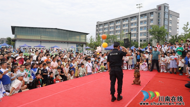 警犬技能展示.JPG