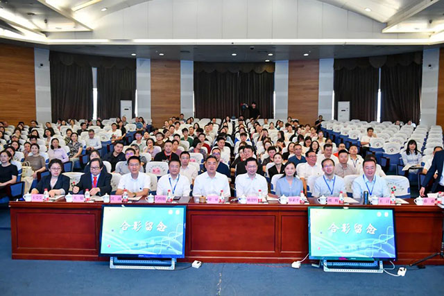 有时去治愈，常常去帮助，总是去安慰……