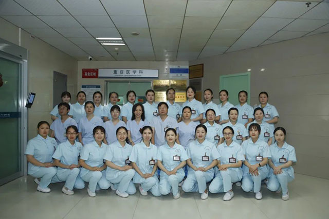 【围观】年轻男子肚子痛竟住进ICU， 血里榨出一袋“油”